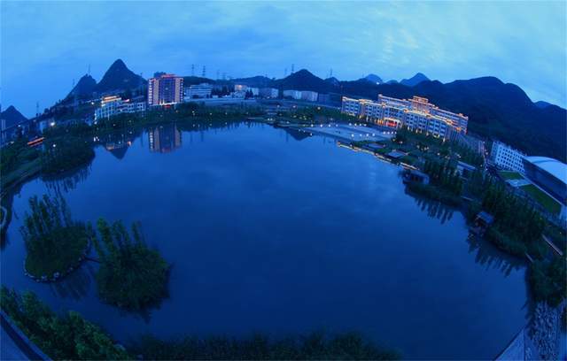 六盤水師范學(xué)院及現(xiàn)任領(lǐng)導(dǎo)簡(jiǎn)介